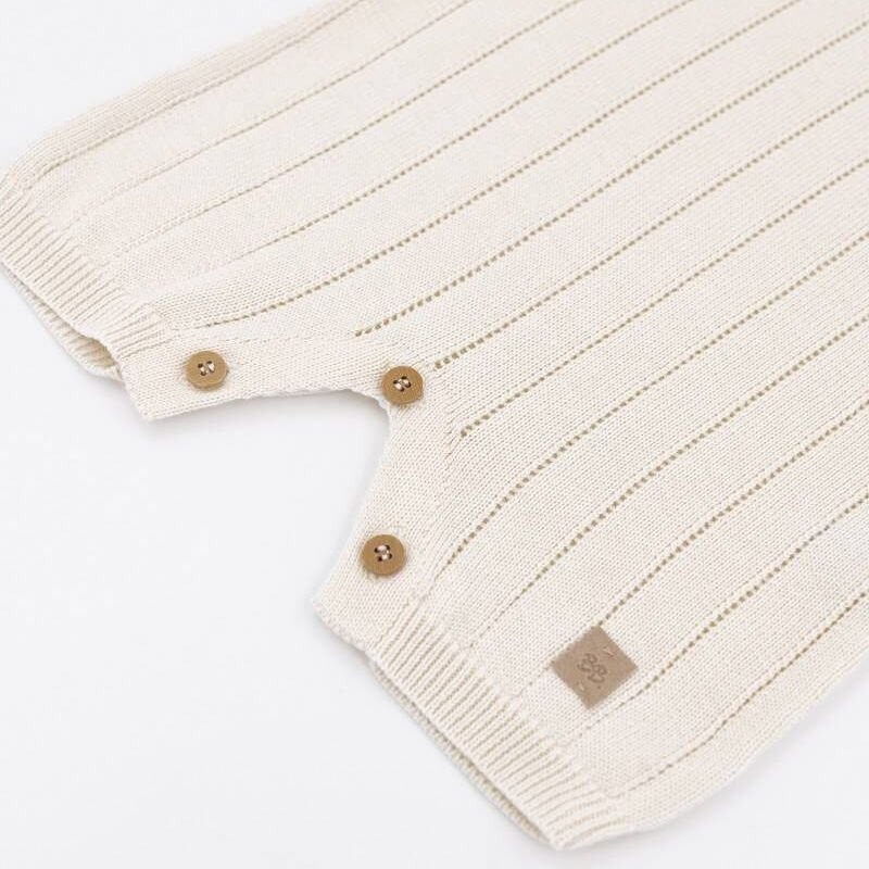 detail zomer jumpsuit, babykleding gemaakt van bamboe