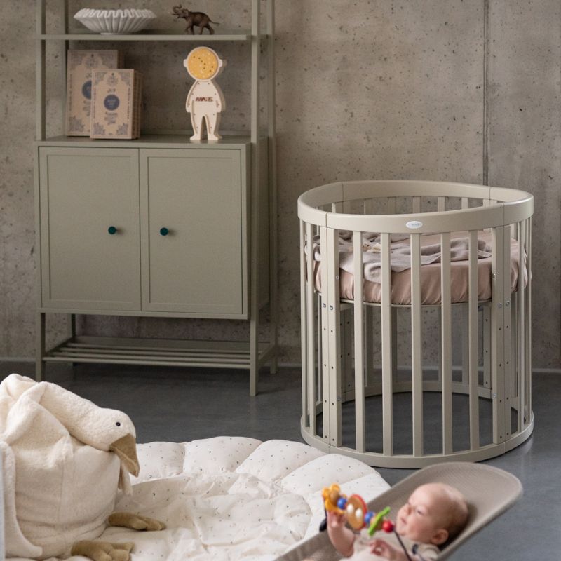 rond wiegje waldin, 7-1 meegroeibed, meegroei ledikant, olijf groen babybed, groen wiegje