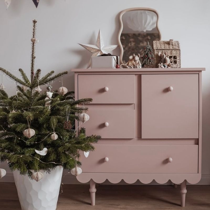 Roze commode met 3 lades, commode met ronde vormen, commode babushka woodluck