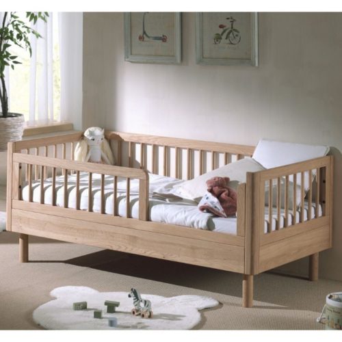 eikenhouten peuterbedje, jaxx furniture, houten peuterbedje met ronde vormen, peuterbedje met ronde spijlen, eikenhouten kinderbedje, kinderkamer meegroeibed