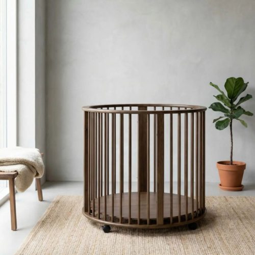 japandi ronde box cocoa, ronde babybox, rond babypark in cacoa kleur, speelbox met wieltjes, walnoot babywiegje, japandi babykamer